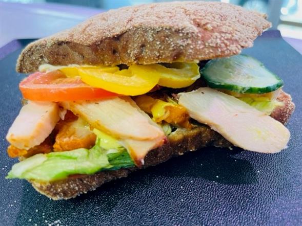 Marineret kyllinge sandwich